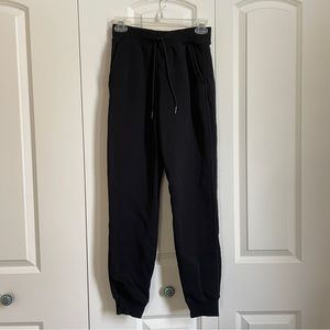 NWOT uniqlo heattech fleece lined jogger sweatpants in black